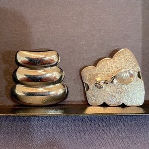 Modern design.. silver plated “non pierced” earrings 1”x 1” light weight ..(2)